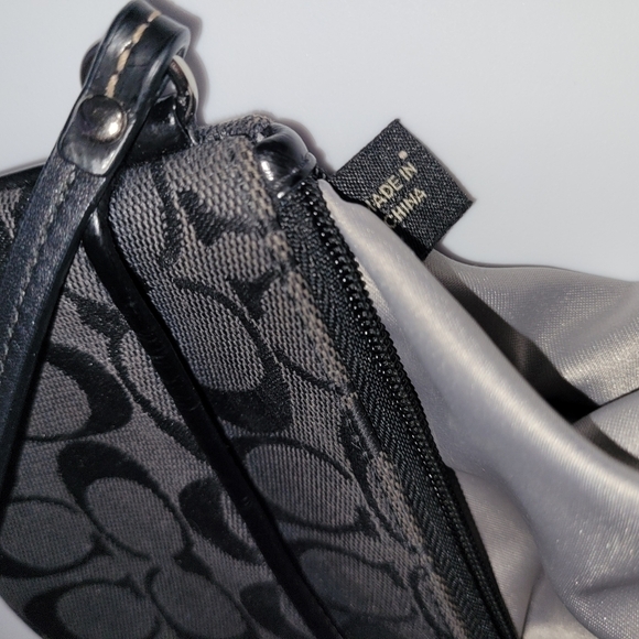 Vintage Coach Signature C Black Wristlet - Picture 5 of 13